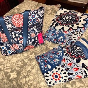 VERA BRADLEY BEACH SET very large bag NWT and includes 2 large beach towels